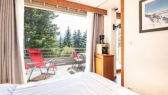Sunny Stay Near the Slopes