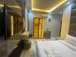 Giza Pyramids Boutique