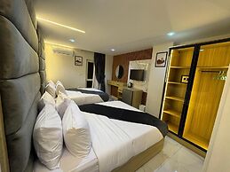 Giza Pyramids Boutique