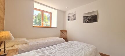 Spacious Chalet Near Ski Slopes