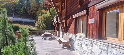 Spacious Chalet Near Ski Slopes