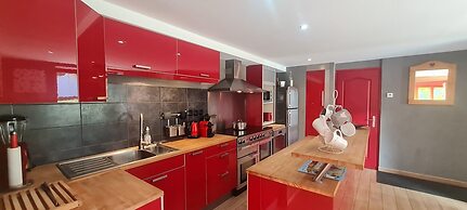 Spacious Chalet Near Ski Slopes