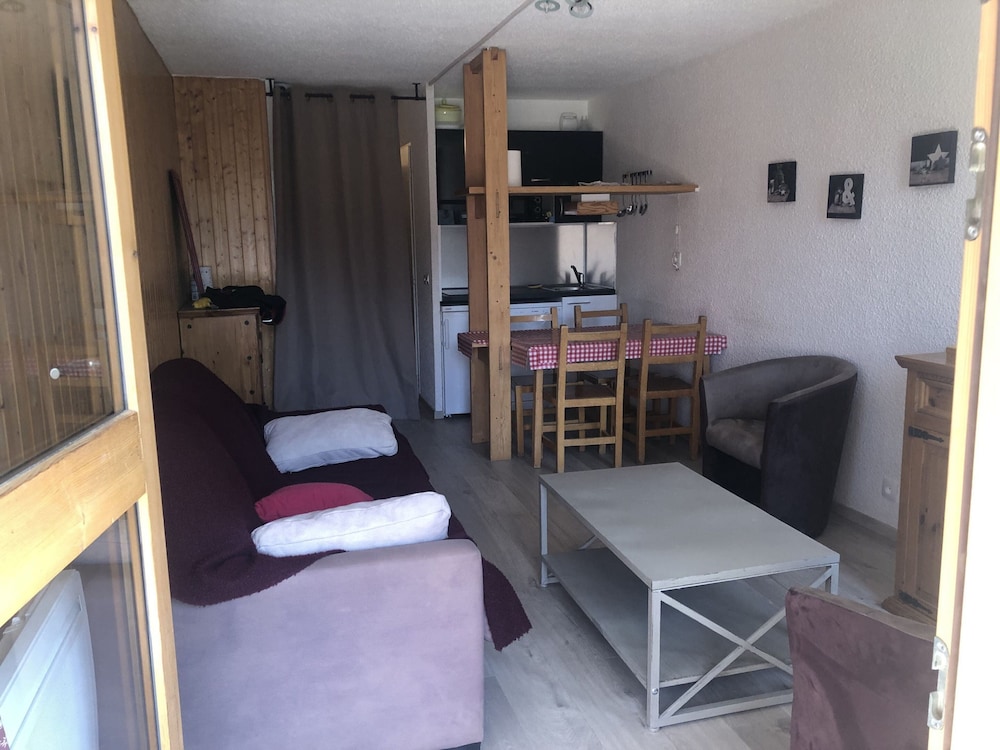 Cozy First-floor Apartment