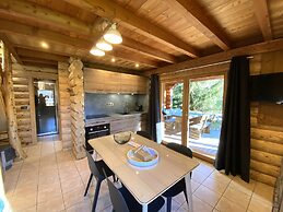 L'ours Blanc Chalet en Rondins