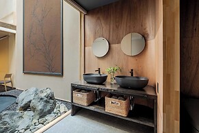 Hanasatomachi Machiya House