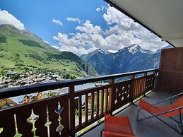 Alpine Escape With Terrace