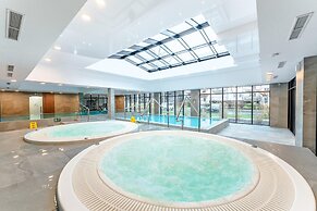 Comfortable Apartment With Balcony, Pool, Sauna