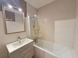 Bright Third-floor Apartment