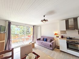 Bright Third-floor Apartment