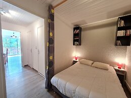 Bright Third-floor Apartment