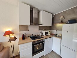 Bright Third-floor Apartment