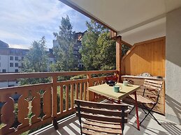 Bright Third-floor Apartment
