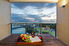 Zen By The Sea Pool - Balcony Dining - Seaview