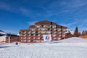 Cozy Mountain Base Near Slopes