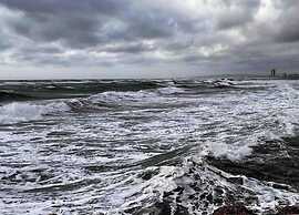 Bright Retreat Near Beach