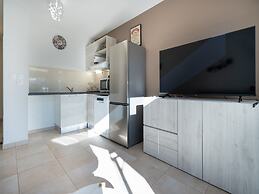 Peaceful Villa in Serignan