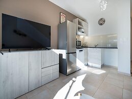 Peaceful Villa in Serignan