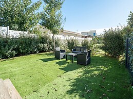 Peaceful Villa in Serignan