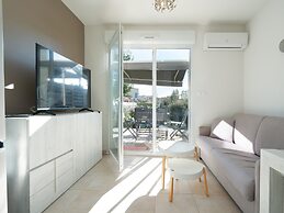 Peaceful Villa in Serignan