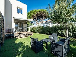 Peaceful Villa in Serignan