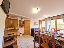Spacious Apartment With Balcony