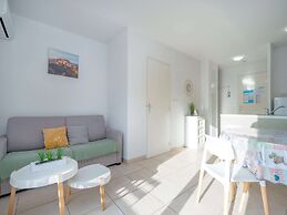 Bright Escape Near the Beach