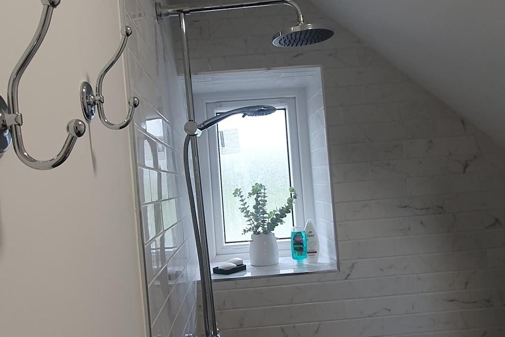 Apartment-sleeps2-parking-garden-patio