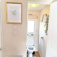 Harwich - Caravan - Sleeps 10 - Garden - Pool