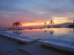 Aria Ocean Beachfront Condos