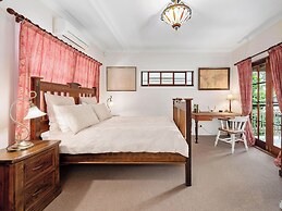Grove Manor Bed & Breakfast