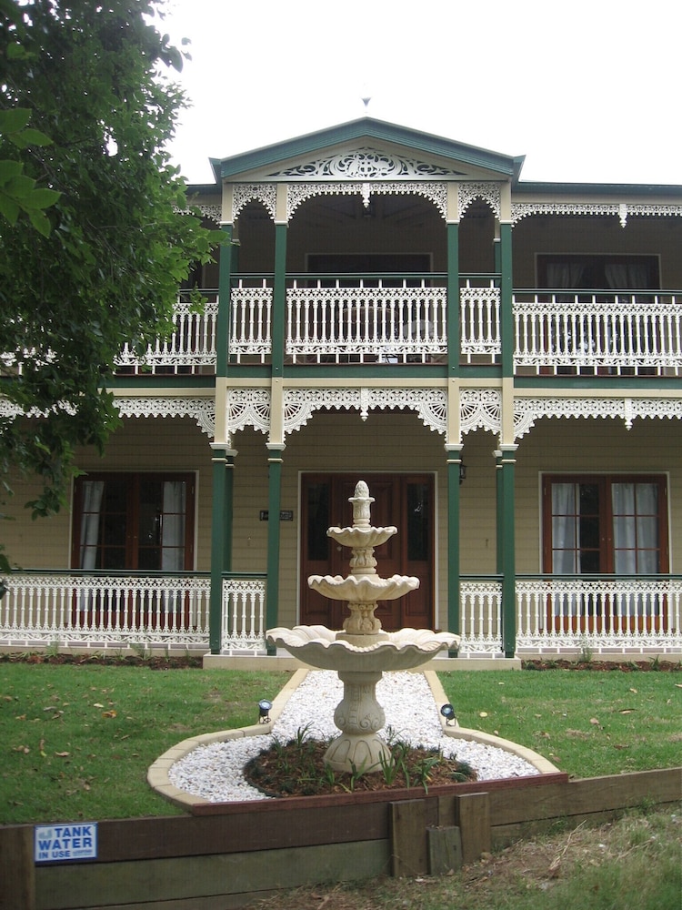 Grove Manor Bed & Breakfast