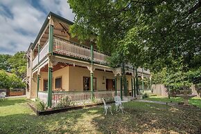 Grove Manor Bed & Breakfast