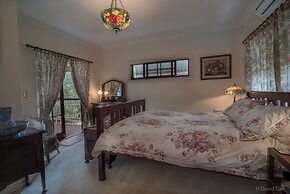 Grove Manor Bed & Breakfast