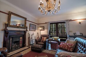 Grove Manor Bed & Breakfast