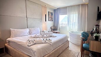 Tiye Pyramids Hotel