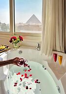 Tiye Pyramids Hotel