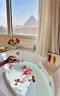 Tiye Pyramids Hotel