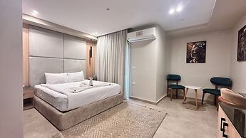 Tiye Pyramids Hotel