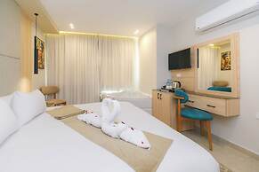 Tiye Pyramids Hotel