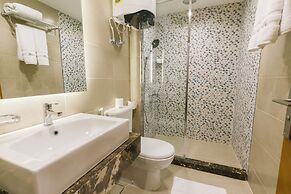 Tiye Pyramids Hotel