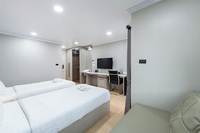 Tj 4711 Residence
