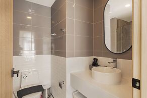 One bedroom Palmetto Condo Karon A 313