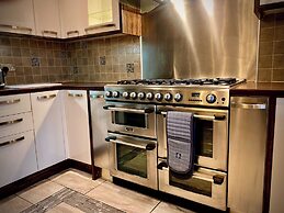 Sleeps10-parking-garden-hottub-petfriendly