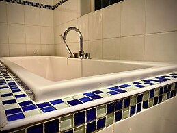 Sleeps10-parking-garden-hottub-petfriendly