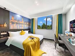 Holiday Panda Hotel
