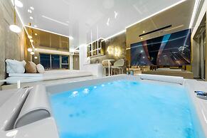 Quorum Apartments