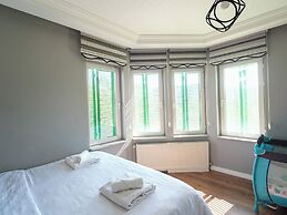 Yeşil Panjurlu Villa Otel