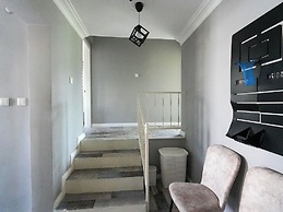 Yeşil Panjurlu Villa Otel