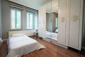 Yeşil Panjurlu Villa Otel