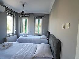 Yeşil Panjurlu Villa Otel